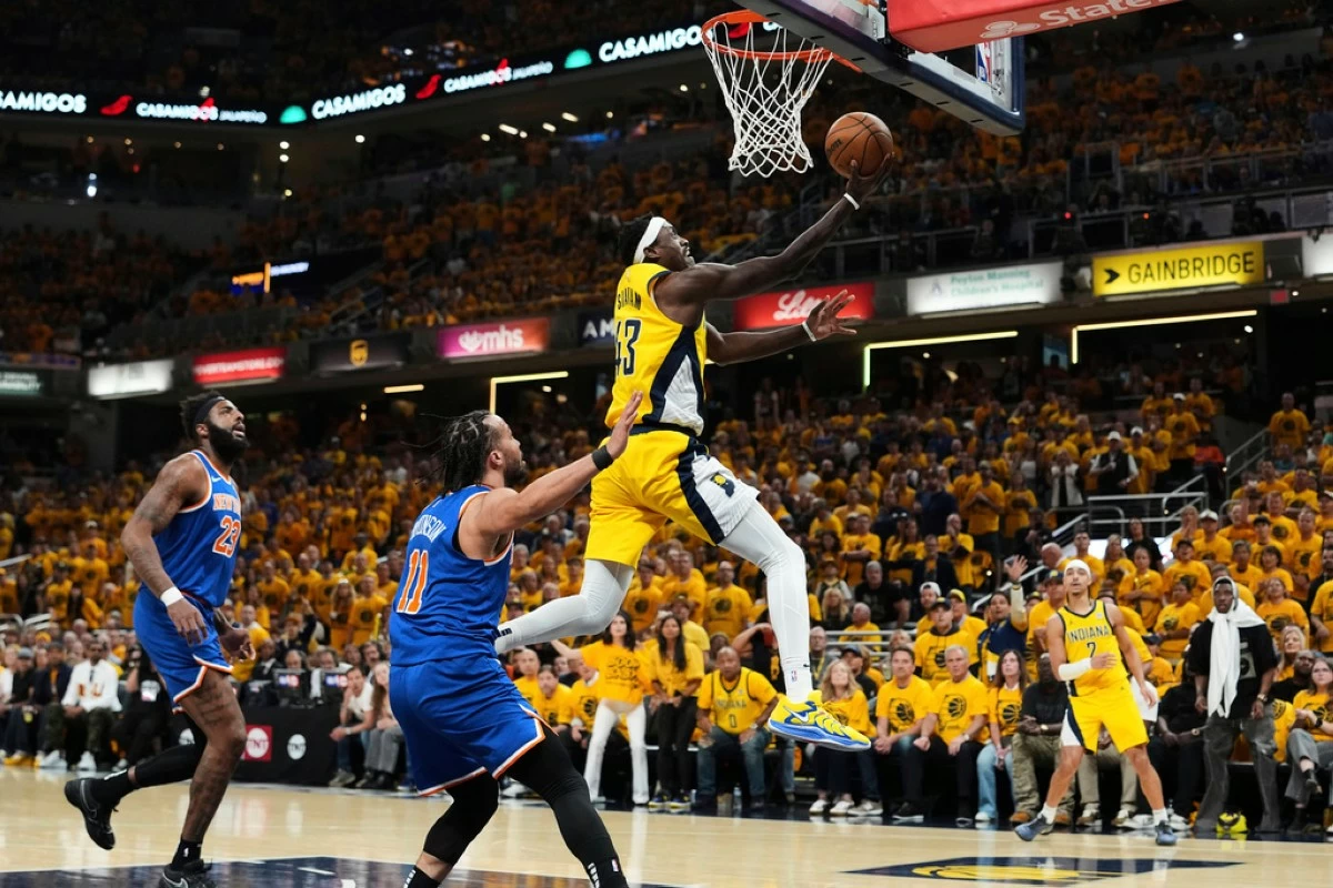 Indiana Pacers forward Pascal Siakam (43) shoots against New York Knicks guard Jalen Brunson (11) during the first half of Game 6 of the Eastern Conference finals of the NBA basketball playoffs in Indianapolis, Saturday, May 31, 2025. (AP Photo/Michael Conroy)