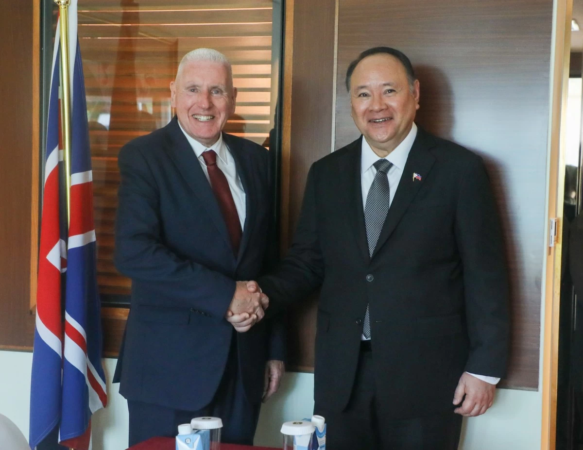 Department of National Defense (DND) Secretary Gilberto Teodoro Jr. and United Kingdom Minister of State for Defence Lord Coaker (Photo: DND)