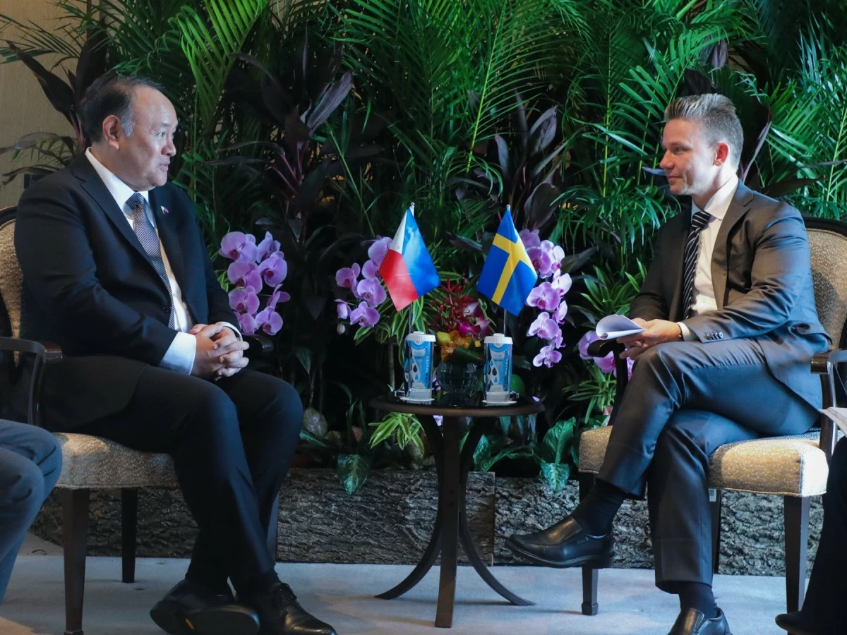 Department of National Defense (DND) Secretary Gilberto Teodoro Jr. and Swedish Minister for Defence Pål Jonson (Photo: DND)