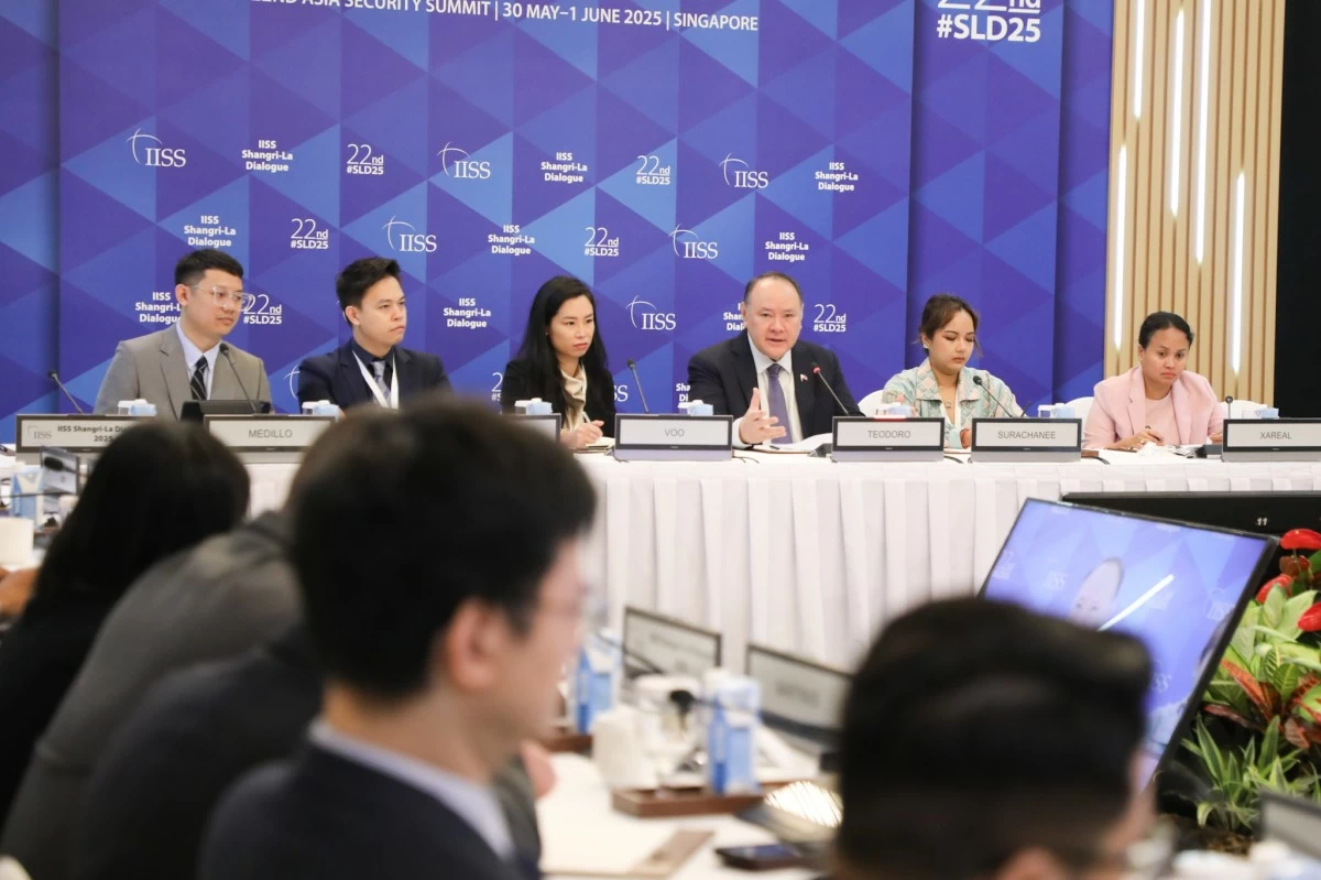 Department of National Defense (DND) Secretary Gilberto Teodoro Jr. addresses young professionals and strategic thinkers at the Young Leaders Ministerial Roundtable of the Shangri-La Dialogue in Singapore on June 1, 2024. (Photo: DND)