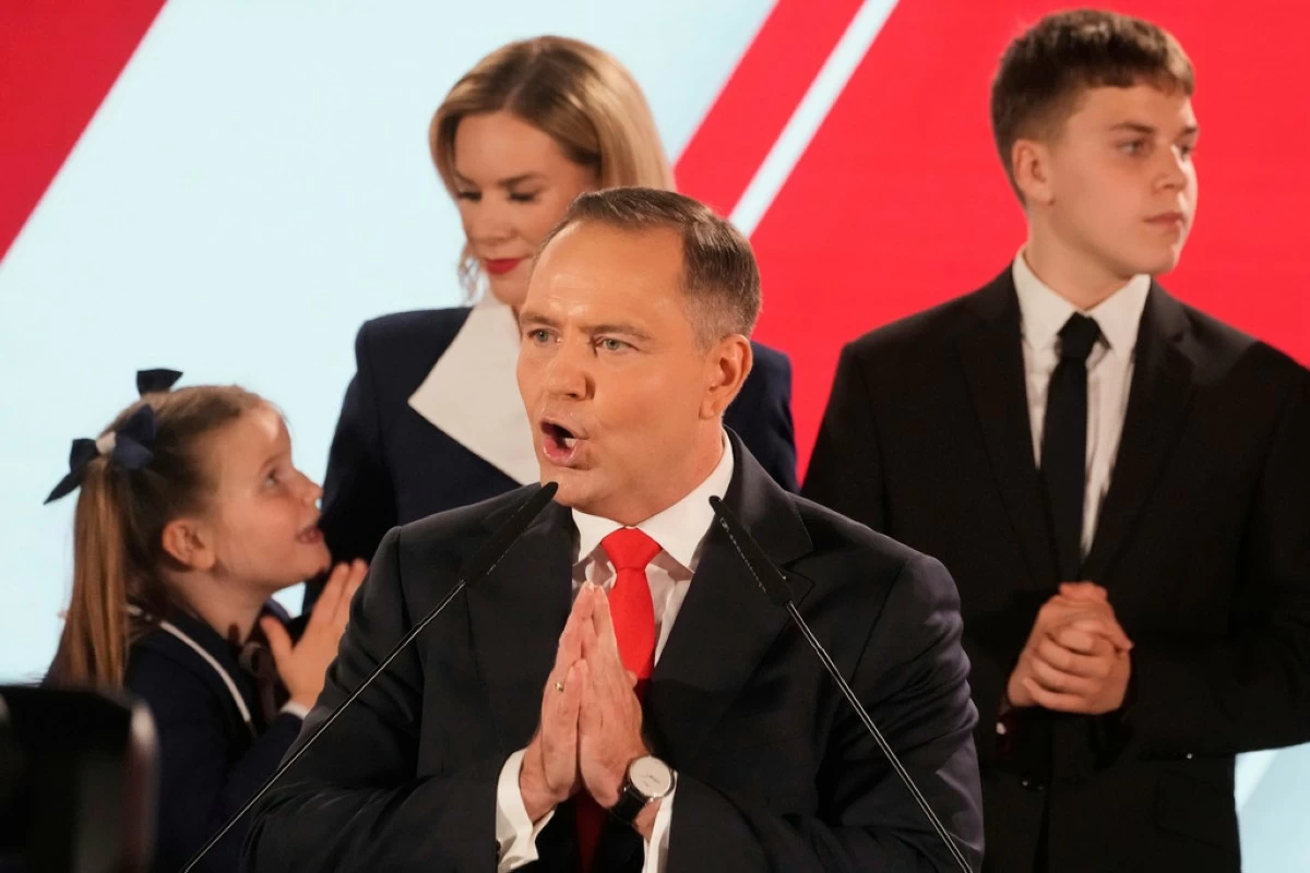 Presidential candidate Karol Nawrocki, a conservative historian backed by the right-wing Law and Justice party addresses supporters at his headquarters after the presidential election runoff in Warsaw, Poland, Sunday, June 1, 2025. (AP Photo/Czarek Sokolowski)