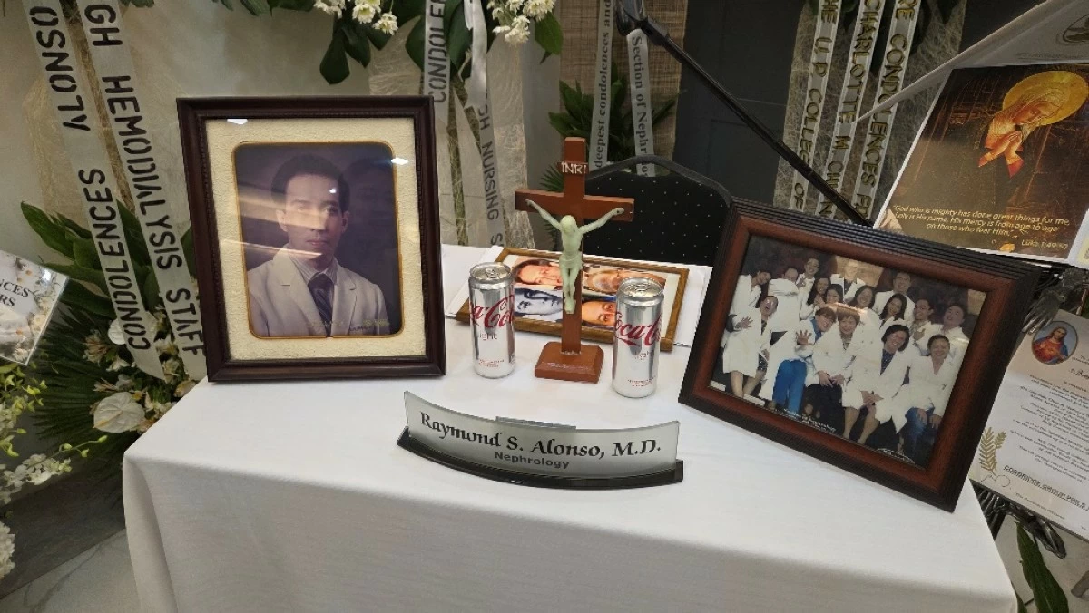 IN LOVING MEMORY Dr. Alonso was known to always drink Coke Light whenever he made hospital rounds. 