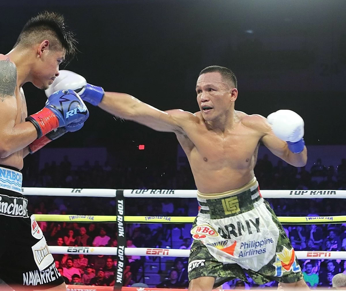 Charly Suarez against Emanuel Navarrete (Jhay Otamias)