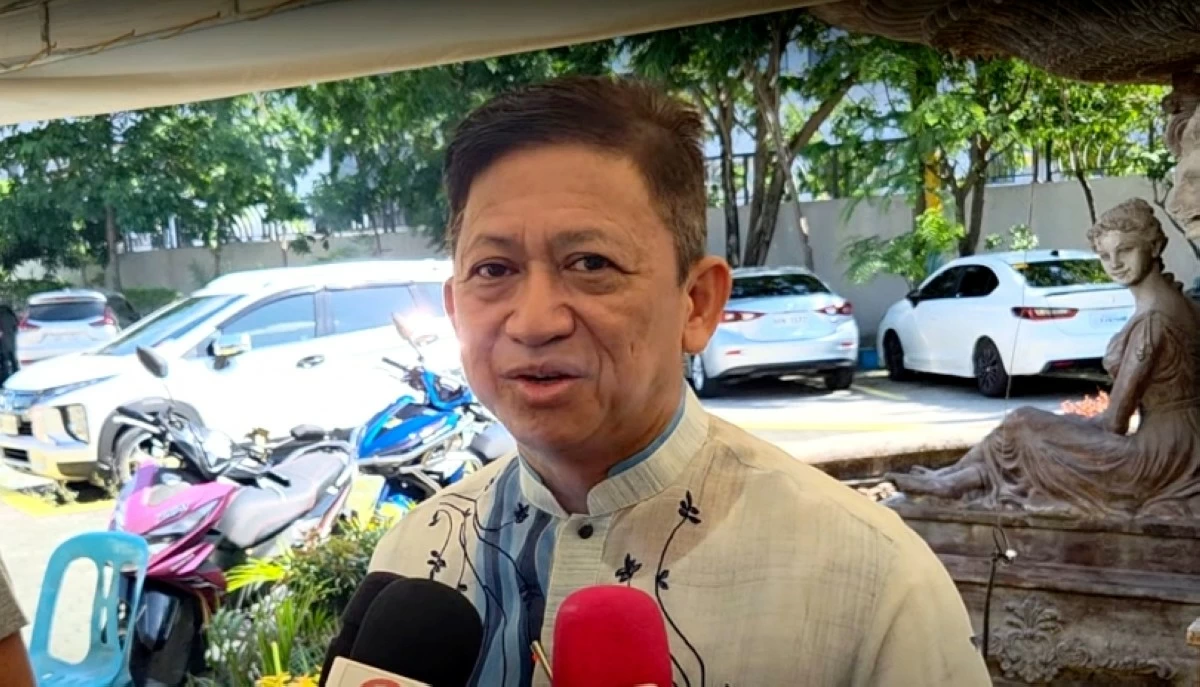 Raymond Fortun, Darryl Yap's lawyer (Jonathan Hicap)