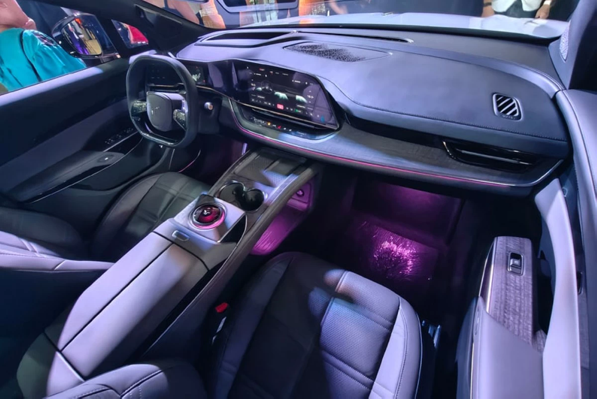 Interior of the Hongqi E-HS7