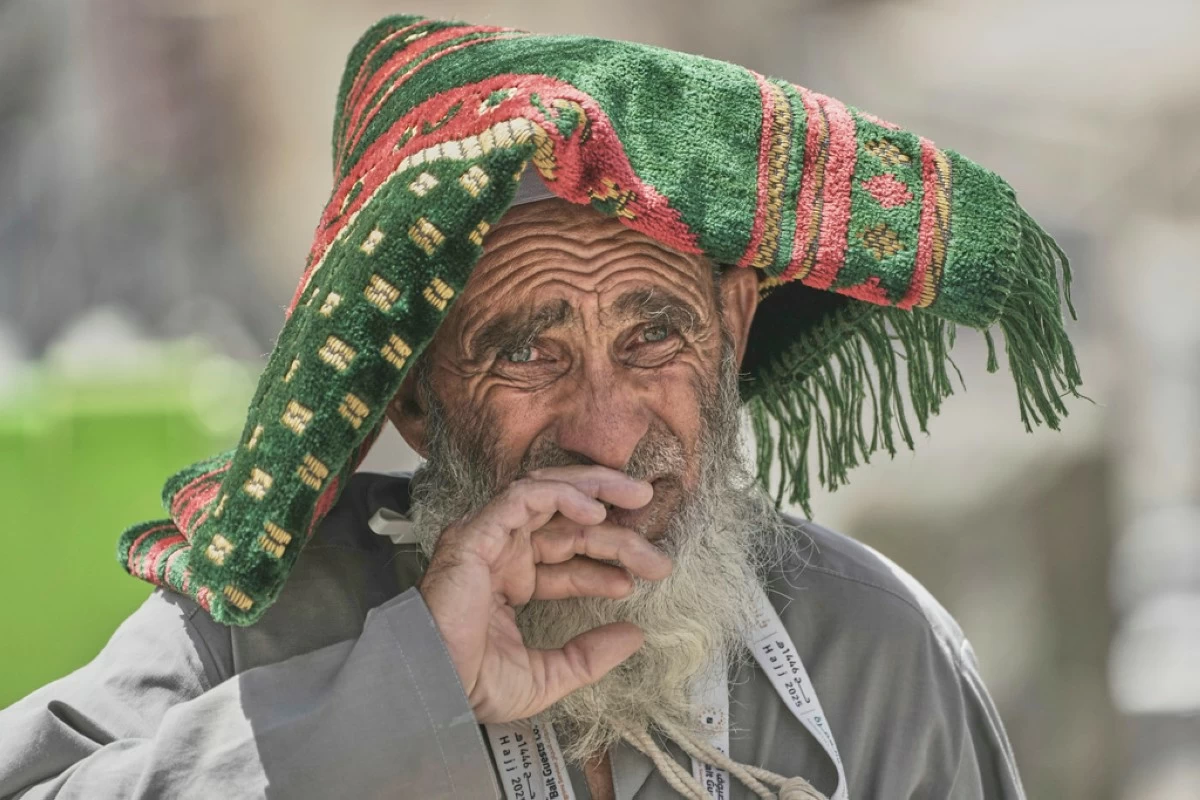 An Afghan Muslim pilgrim, looks on as he prepares to enter the Grand Mosque, during the annual Hajj pilgrimage in Mecca, Saudi Arabia, Monday, June 2, 2025. (AP Photo/Amr Nabi)
