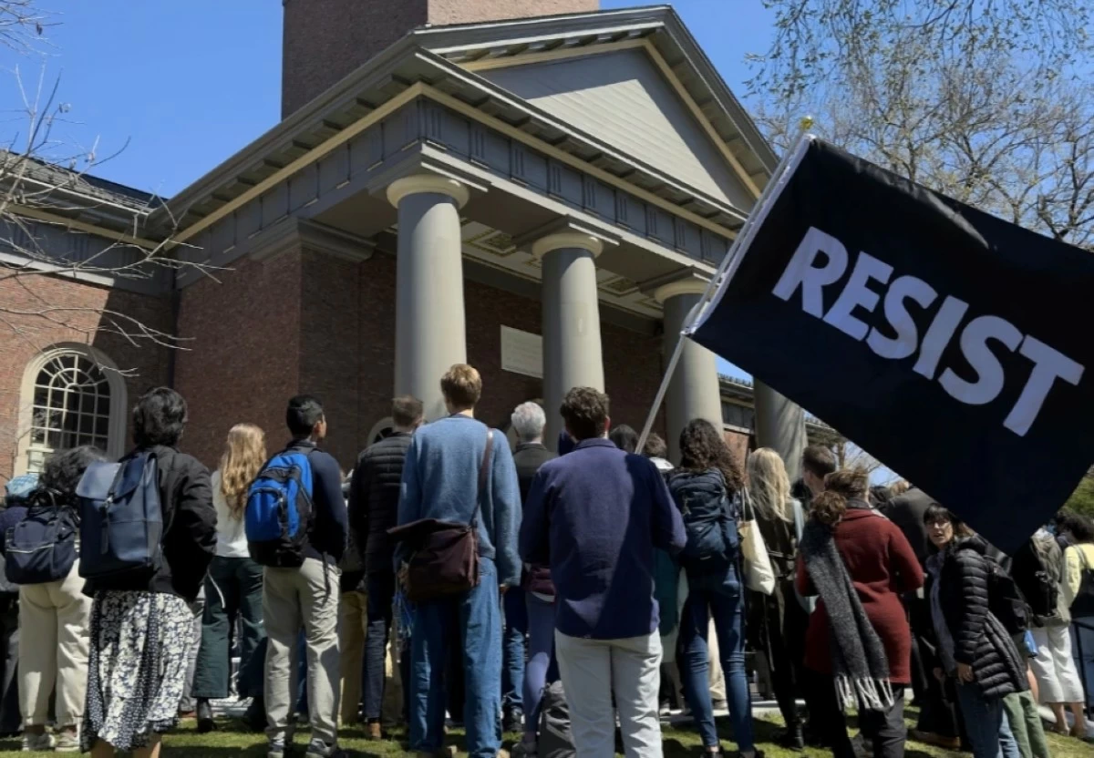 
People walk between buildings, Dec. 17, 2024, on the campus of Harvard University in Cambridge, Mass. (AP Photo/Steven Senne, File)