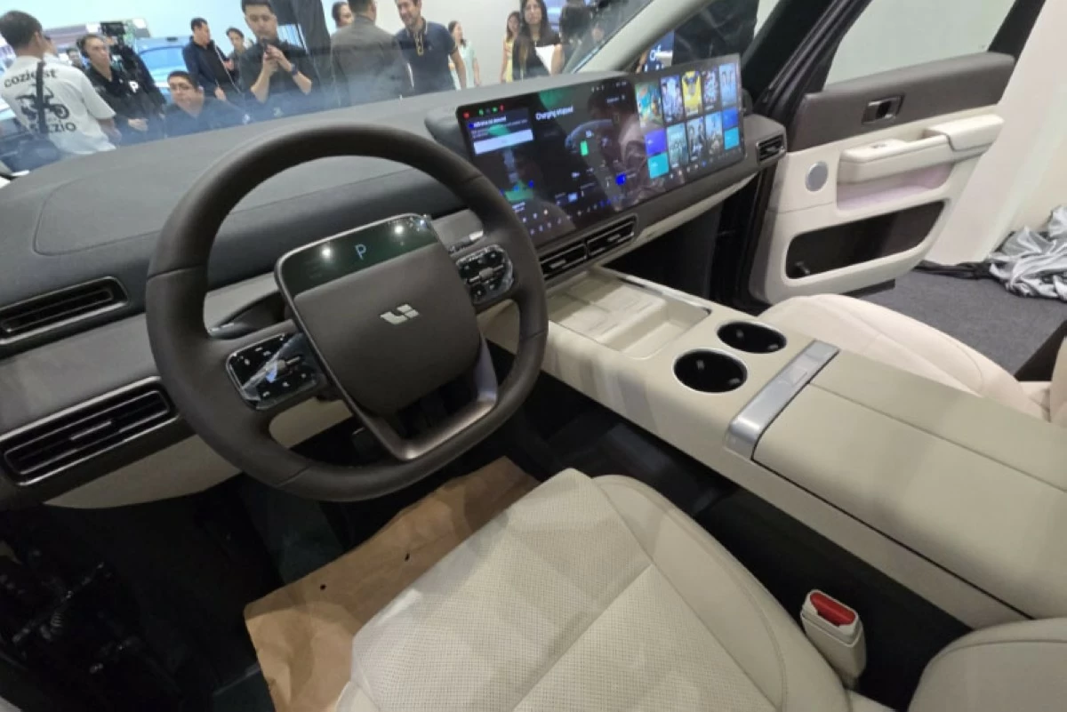 Interior of the Li Mega