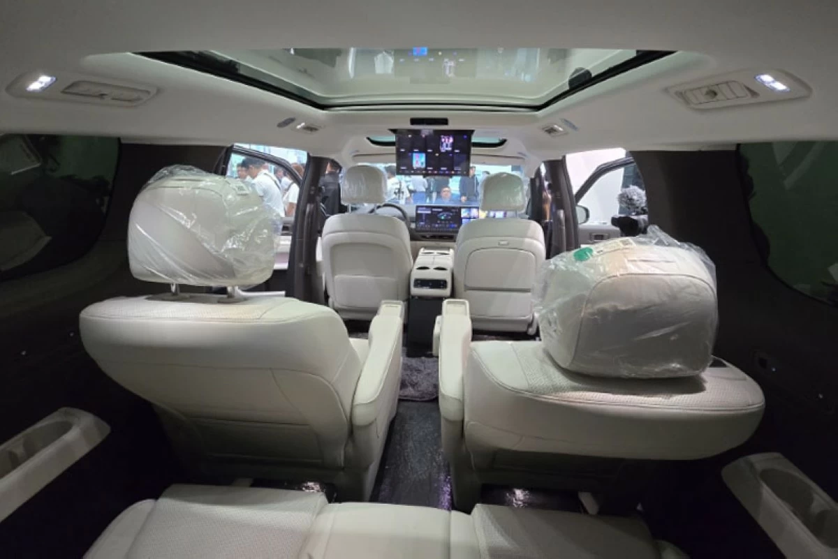 Three row seating inside the Li Mega