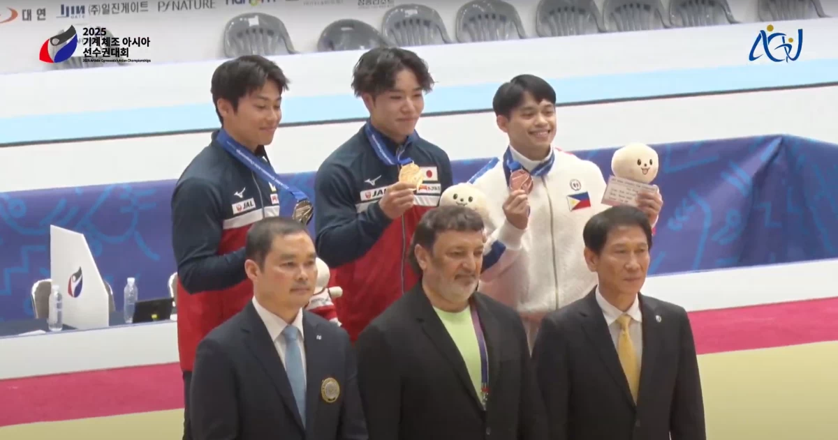 Carlos Yulo, right, poses with his bronze medal in the individual all-around of the 12th Senior Asian Artistic Gymnastics Championships. (Screengrab from tournament livestream)