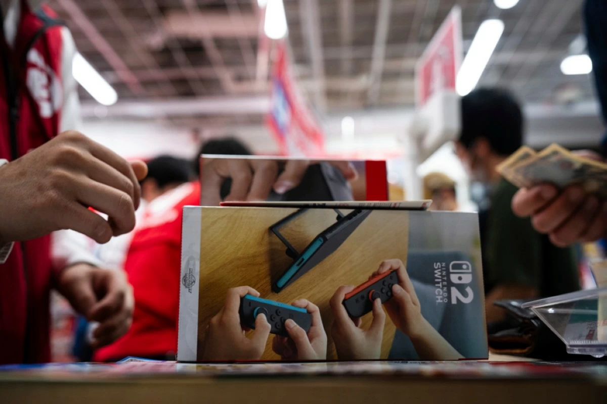 A customer purchases Nintendo Switch 2 at an electronics retailer in Tokyo, Thursday, June 5, 2025. (AP Photo/Louise Delmotte)