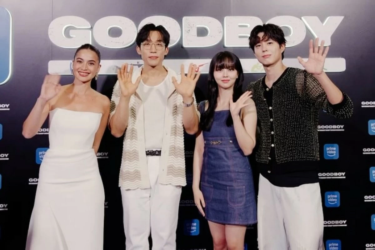 Anne Curtis (extreme left) with Lee Sang-yi, Kim So-hyun and Park Bo-gum at the global premiere of Prime Video's 