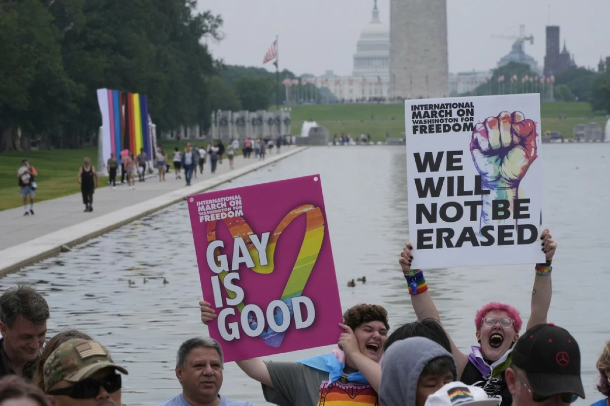 People attend the World Pride Rally and March at the Lincoln Memorial, Sunday, June 8, 2025, on the National Mall in Washington. (AP Photo/Alex Brandon)