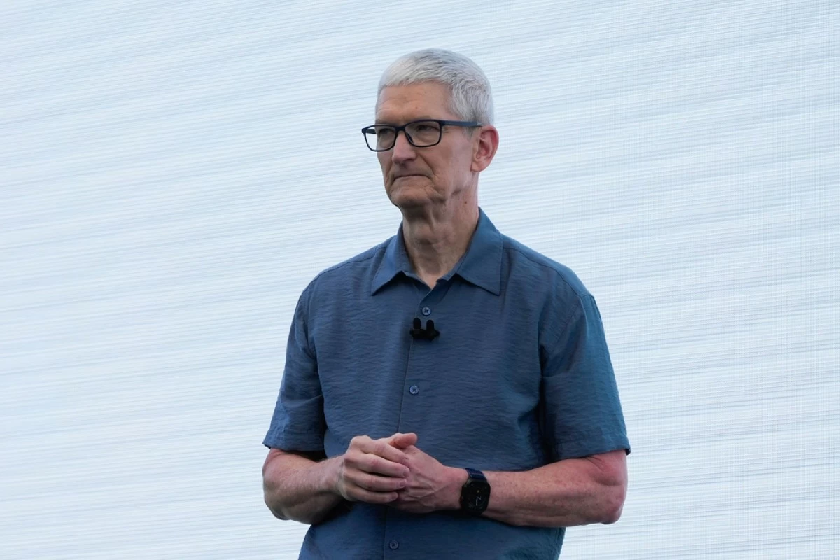 Apple CEO Tim Cook gives a presentation during an event on the Apple campus in Cupertino, Calif., Monday, June 9, 2025. (AP Photo/Jeff Chiu)