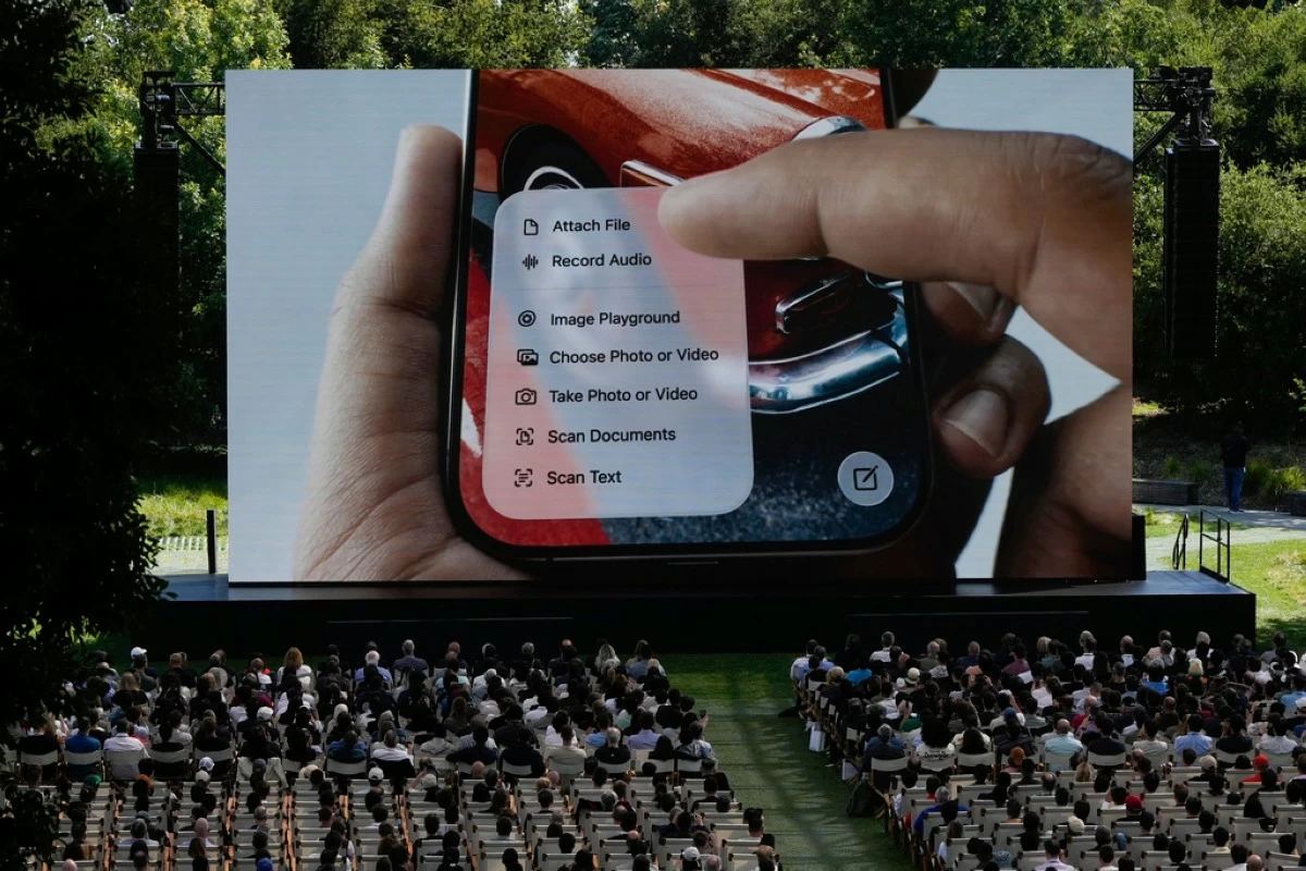 Attendees watch a presentation during an event on the Apple campus in Cupertino, Calif., Monday, June 9, 2025. (AP Photo/Jeff Chiu)