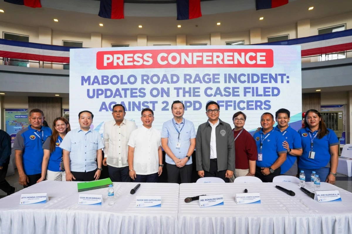 In photo: Valenzuela City Mayor Wes Gatchalian along with PLEB Chairperson Councilor Ricar Enriquez, Valenzuela City Transportation Office (VCTO) Head Jose Valenzuela, National Police Commission (Napolcom) Consultant Atty. Monina Cayayab, and Vice Chairperson and Executive Officer Atty. Rafael Vicente Calinisan (Photo from Valenzuela City PIO)