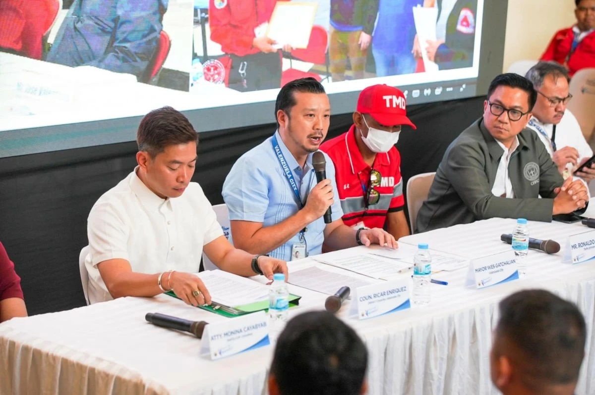 In photo: Valenzuela City Mayor Wes Gatchalian along with Ronaldo David, PLEB Chairperson Councilor Ricar Enriquez, Valenzuela City Transportation Office (VCTO) Head Jose Valenzuela, National Police Commission (Napolcom) Consultant Atty. Monina Cayayab, and Vice Chairperson and Executive Officer Atty. Rafael Vicente Calinisan (Photo from Valenzuela City PIO)