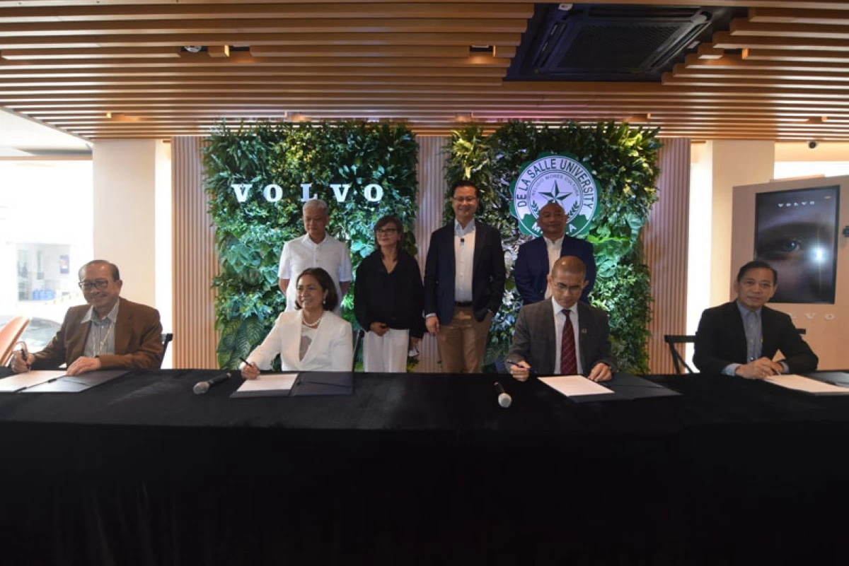 From left (standing): Department of Transportation Assistant Secretary for Road Transport, Dioscoro Reyes; Dr. Grace Gorospe-Jamon; Sen. Sherwin Gatchalian; and Electric Vehicle Association of the Philippines (EVAP) Executive Director, Dr. Jose Bienvenido M. Biona. From left (seated); HARI Chairman, Richard Lee, HARI Vice Chairman, President, and CEO Maria Fe Perez Agudo; DLSU Vice President for Research and Innovation, Prof. Raymond Girard R. Tan.