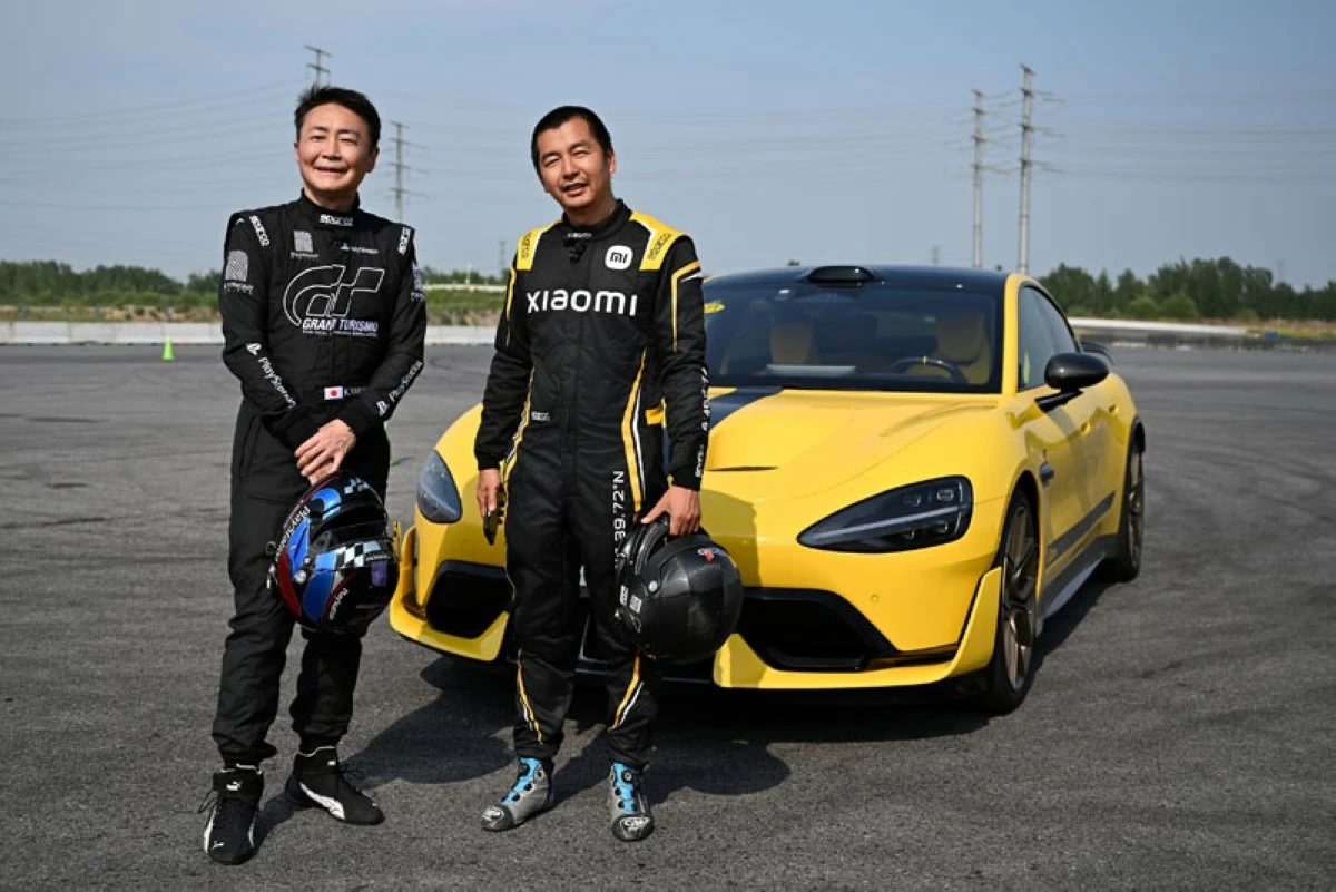 Gran Turismo creator, Kazunori Yamauchi, and Xiaomi test driver, Zhoucan Ren.