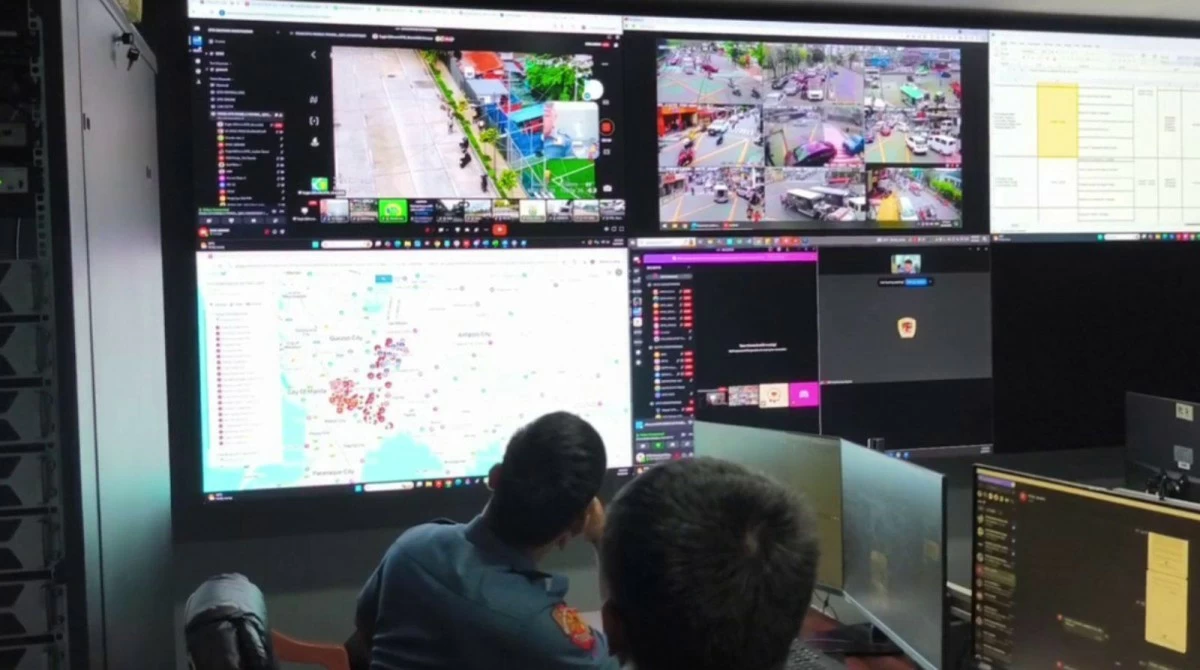 Pasig City Mayor Vico Sotto joins the Eastern Police District (EPD) during a simulation exercise for the Philippine National Police’s (PNP) 5-minute Response Time Program. (Photos from EPD)