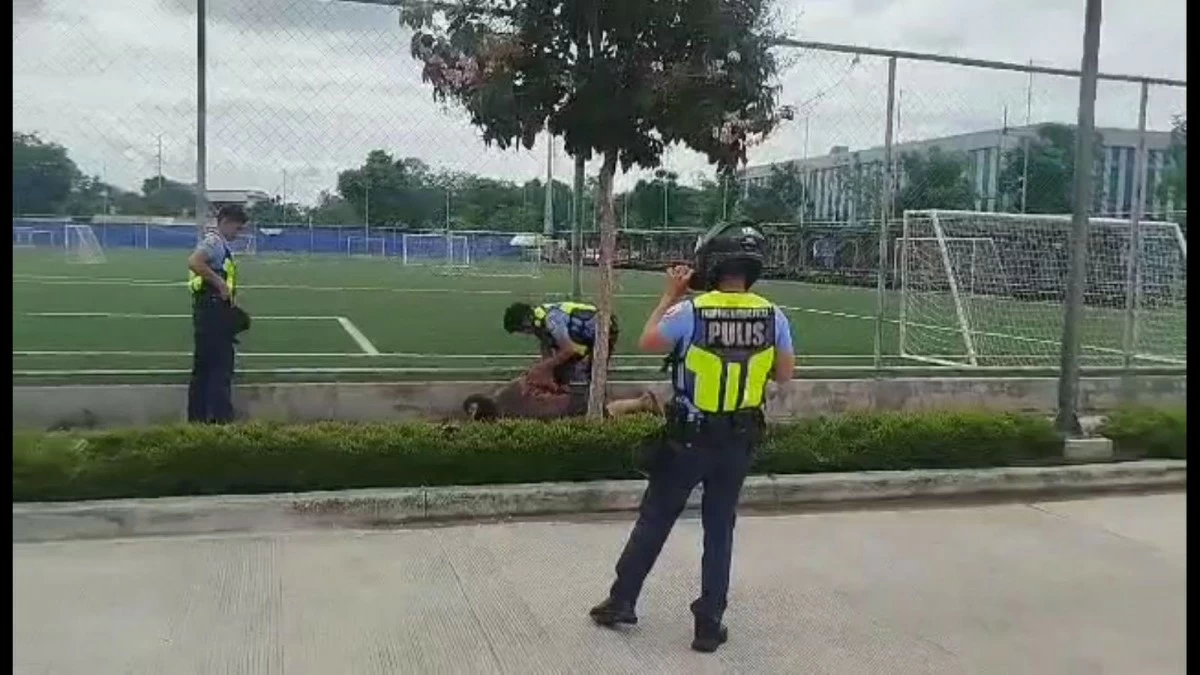 Pasig City Mayor Vico Sotto joins the Eastern Police District (EPD) during a simulation exercise for the Philippine National Police’s (PNP) 5-minute Response Time Program. (Photos from EPD)
