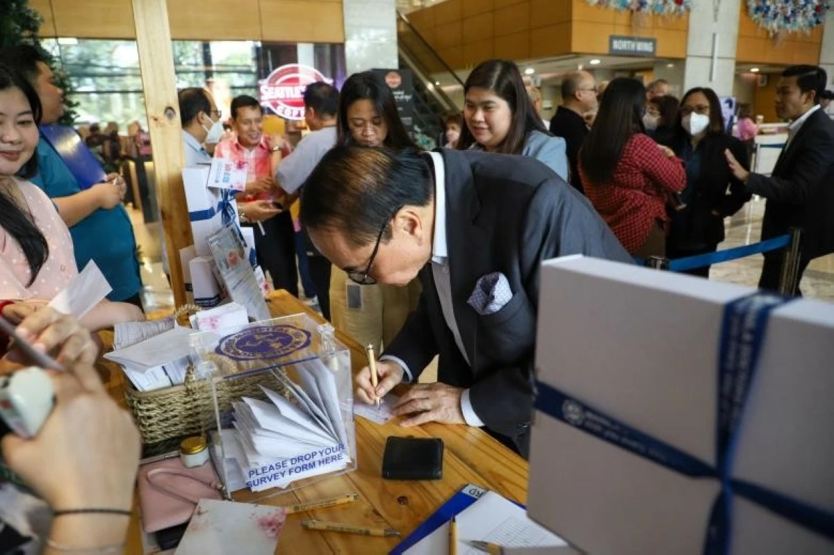 Dr. Cherry Fernando, Cancer Institute Head and Mr. Aniceto Sobrepeña, MMSI Vice Chairman participated in the Cups of Courage, Brew for Hope commemoration drive in support for cancer patients last November 2024