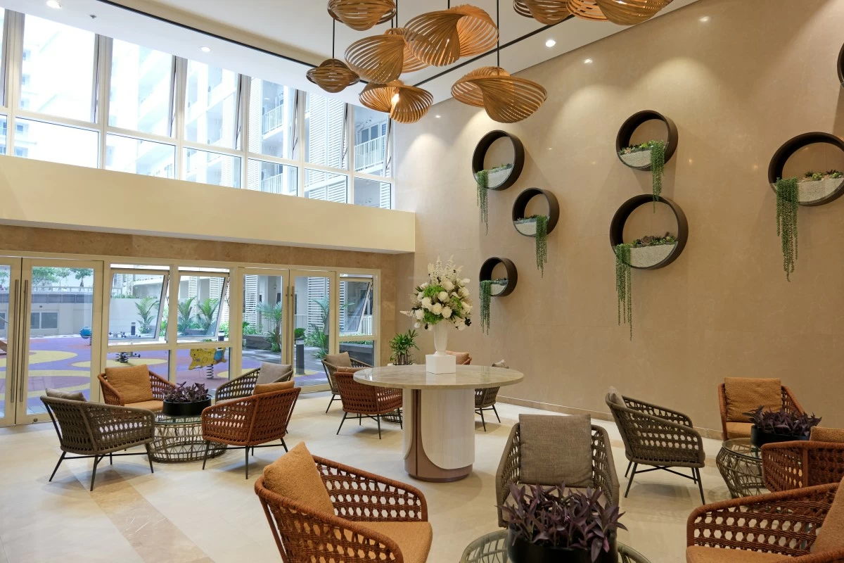 A high-ceiling lanai offers residents a space to gather and mingle.