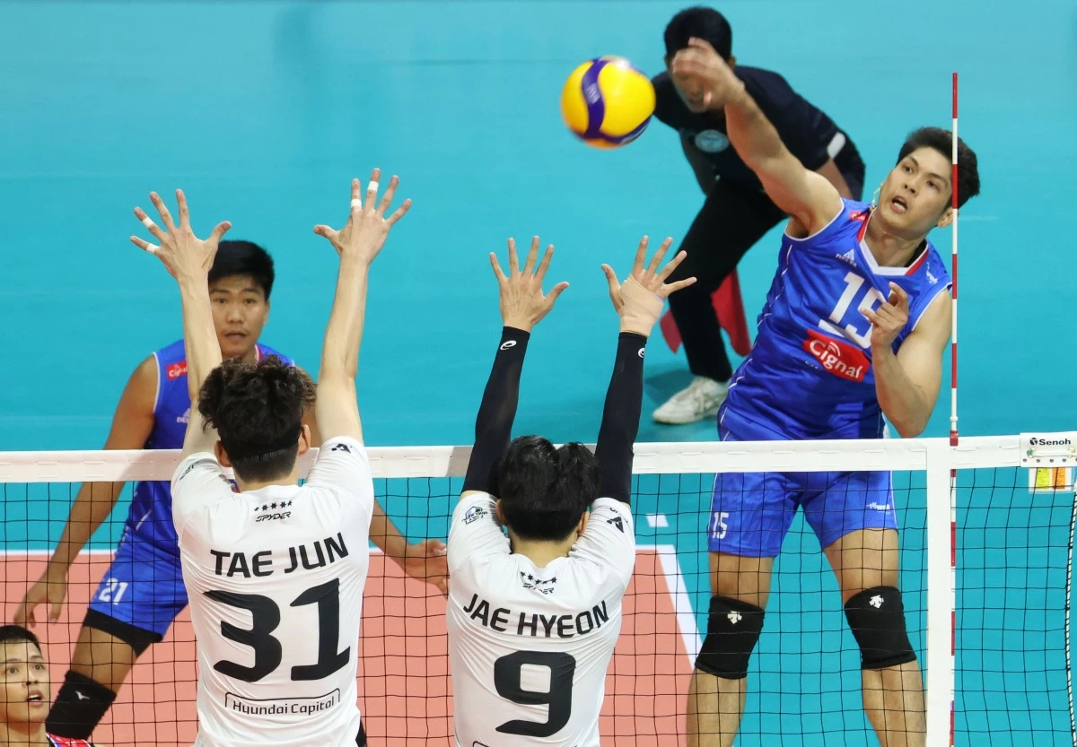 Marck Espejo banners Alas Men this time against the visiting Koreans. (PNVF)