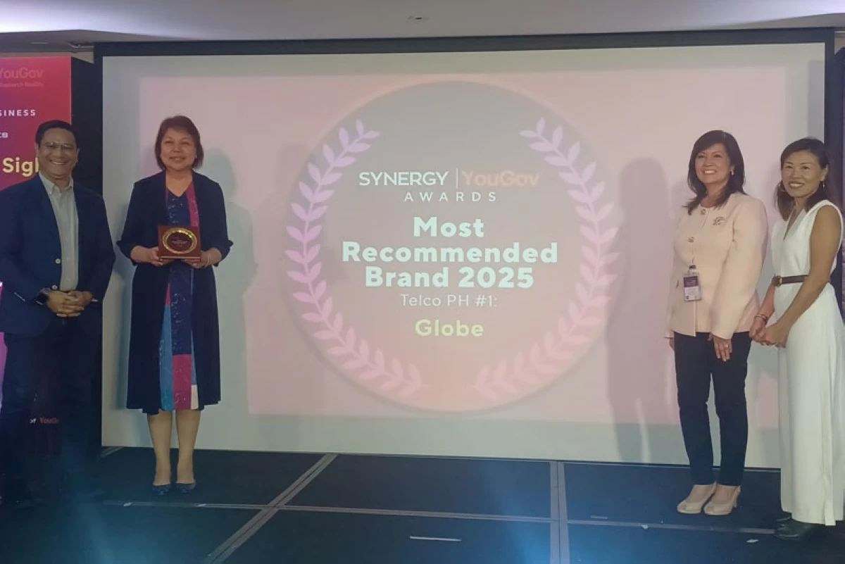 From left: Renzo Reyes of SYNERGY Market Research + Strategic Consultancy; Yoly Crisanto; Globe Chief Sustainability and Corporate Communications Officer; Germaine Reyes, President and CEO of SYNERGY Market Research + Strategic Consultancy; and Chi Wei Teo, General Manager of YouGov Singapore. 