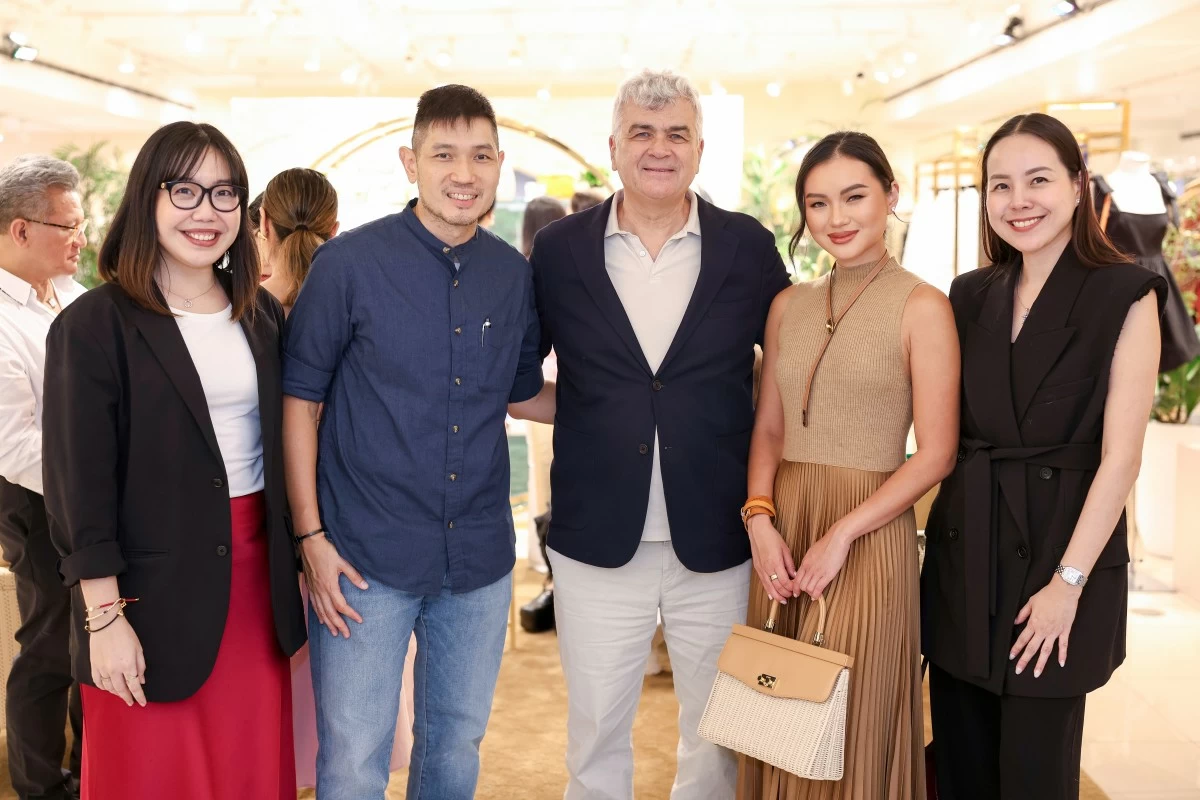 (From left) Babsy Arespacochaga, merchandise manager of Ladies’ Brands; Michael Huang, senior vice president for Store Development and Expansions of Rustan Commercial Corporation; Gianni Dori; Nikki Huang, management trainee for SSI Group; and Reah Castro, divisions manager of Ladies’ Division of Rustan Commercial Corporation
