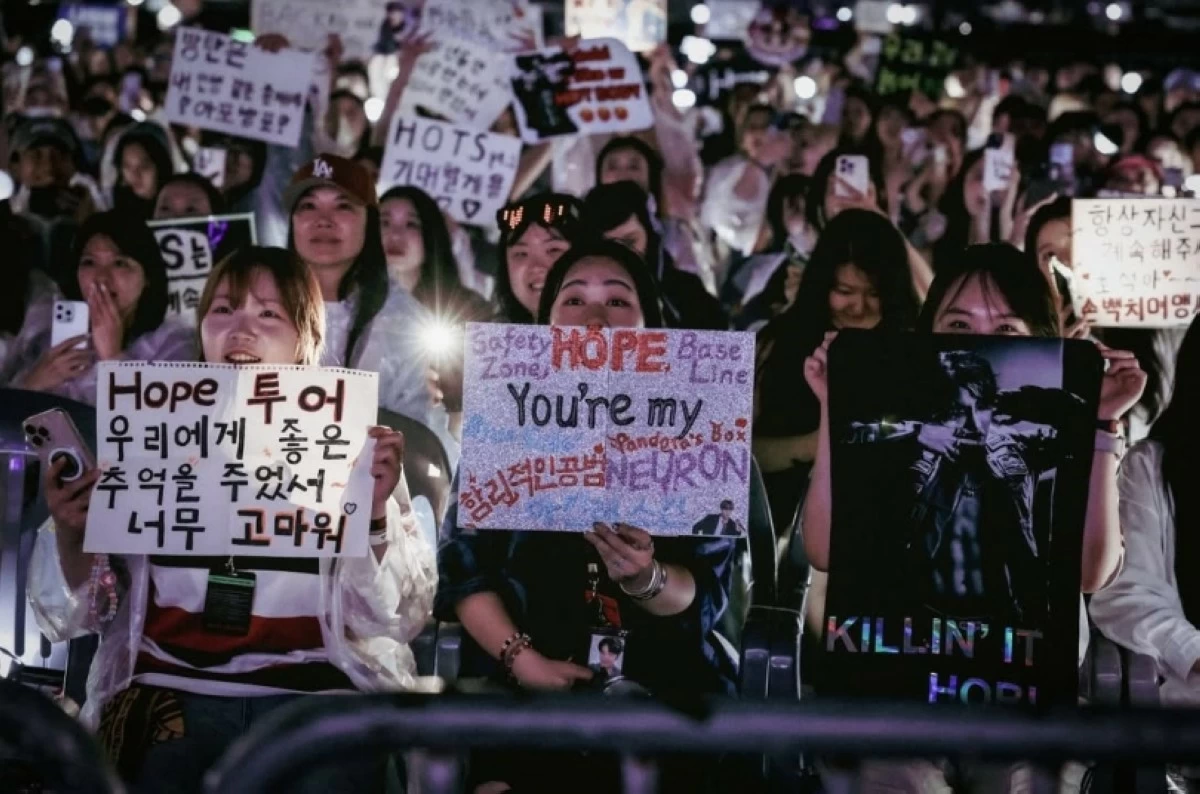 BTS ARMYs at J-Hope's 