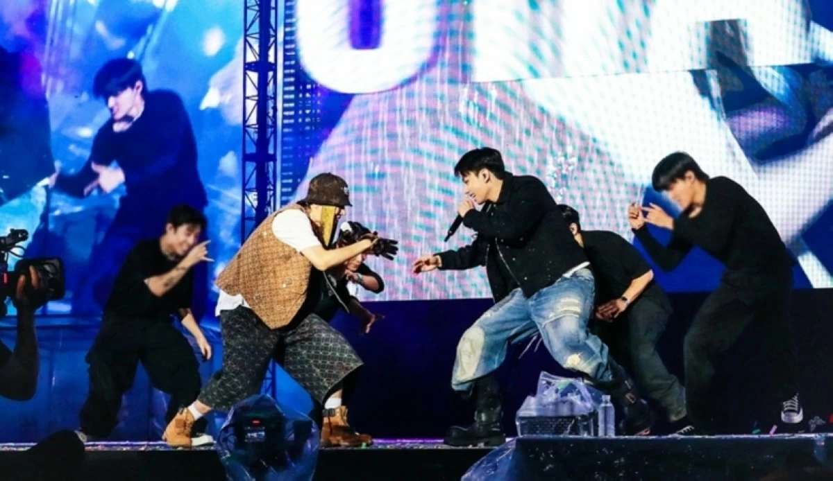 BTS' J-Hope and Jungkook performing at 