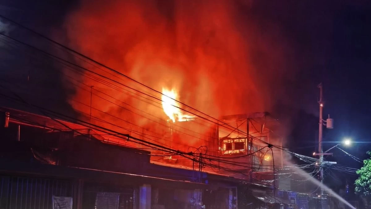 The fire in Sto. Niño Village in Barangay Tunasan, Muntinlupa on June 13 (Photo from the Muntinlupa City Department of Disaster Resilience and Management)