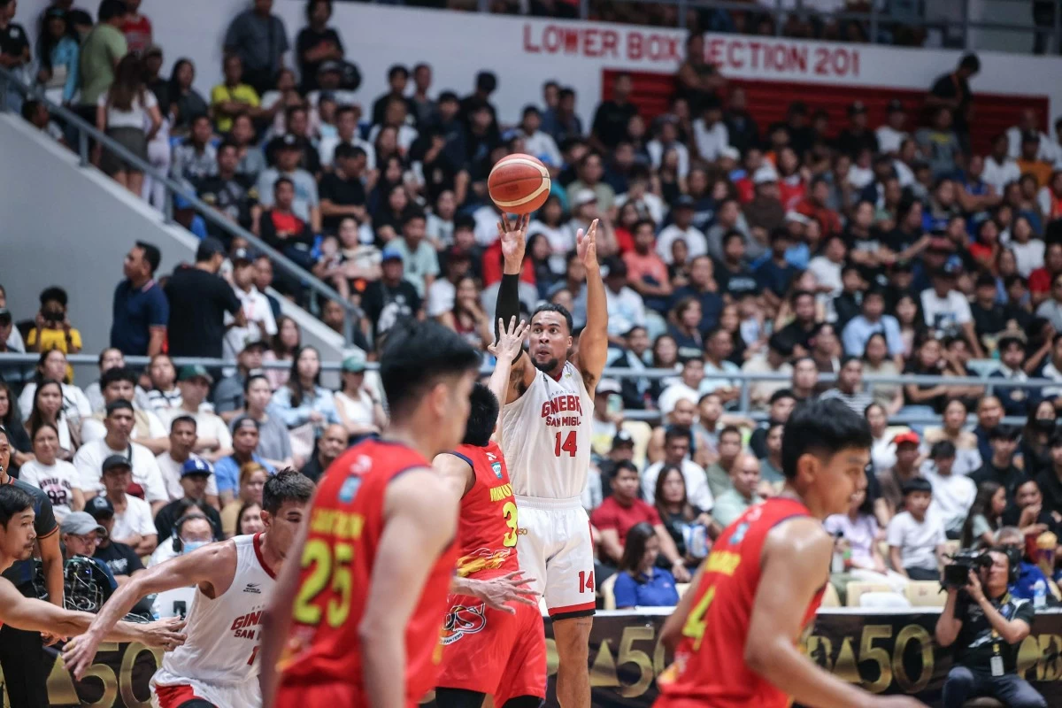 Stephen Holt sizzles for Ginebra. (PBA Images)