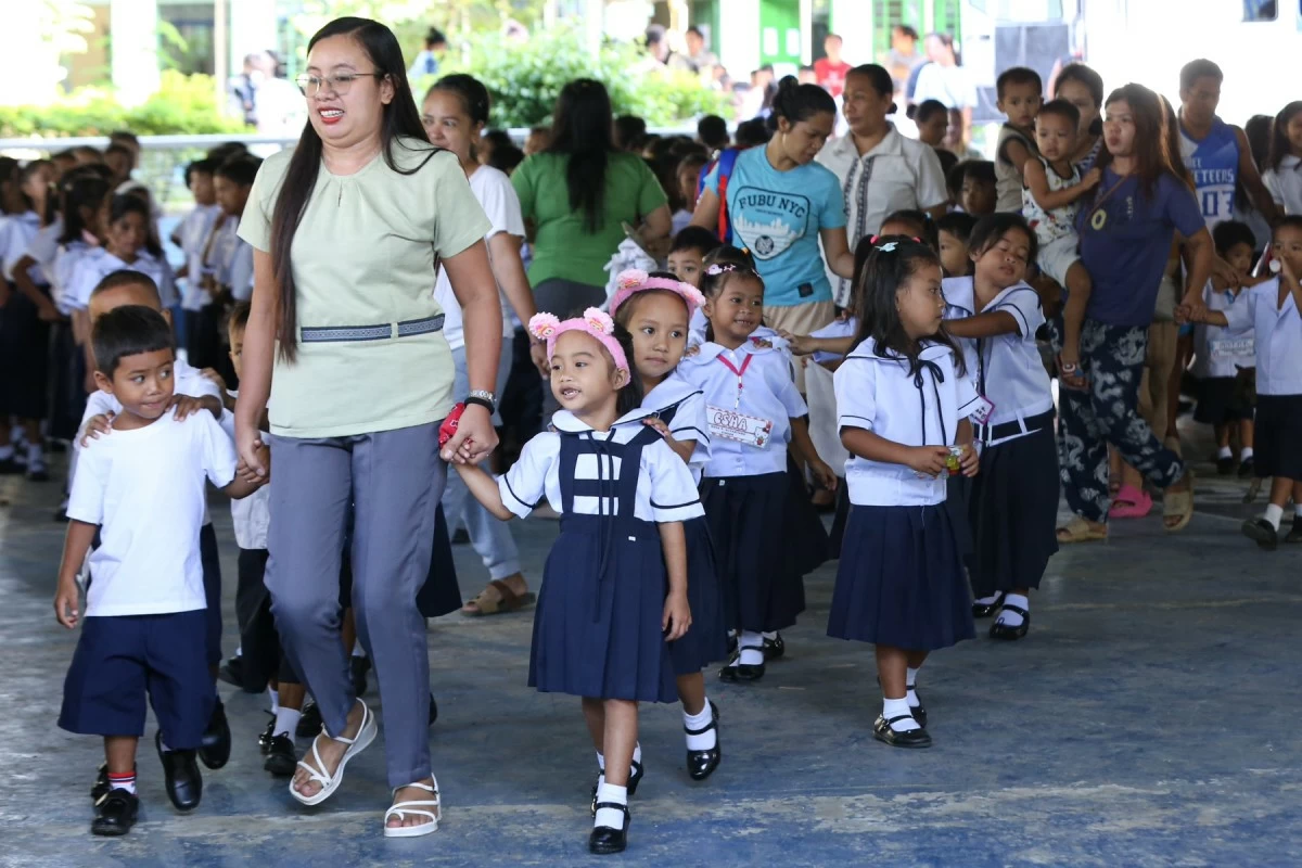 DepEd: SY 2025–2026 school opening ‘mostly smooth’ despite issues; ...
