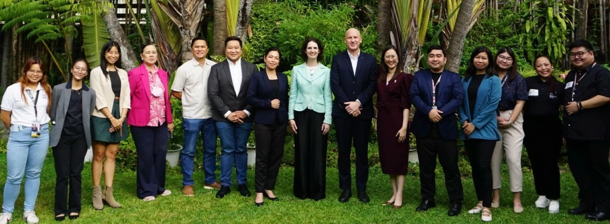 Ambassador Dr. Catherine McIntosh with the New Zealand Education team and the members of the media at the special media information session