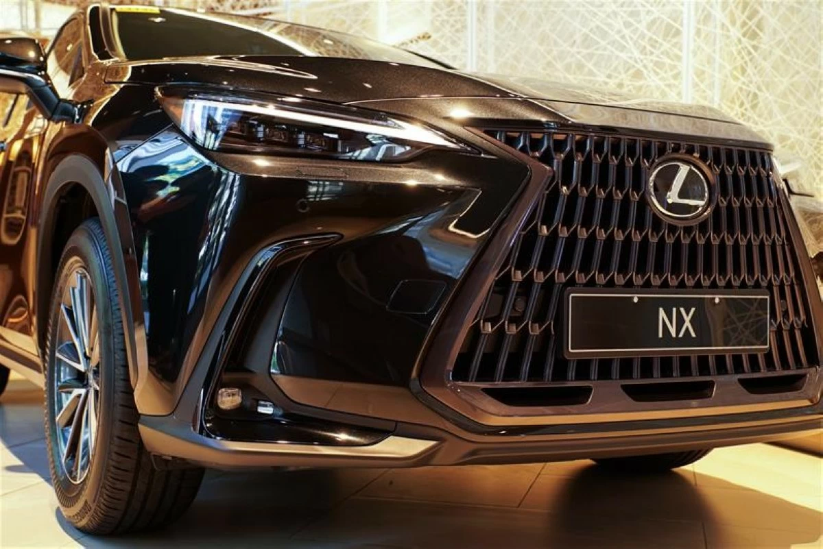 PURSUING PERFECTION: Lexus sets the standard for modern luxury and excellence.