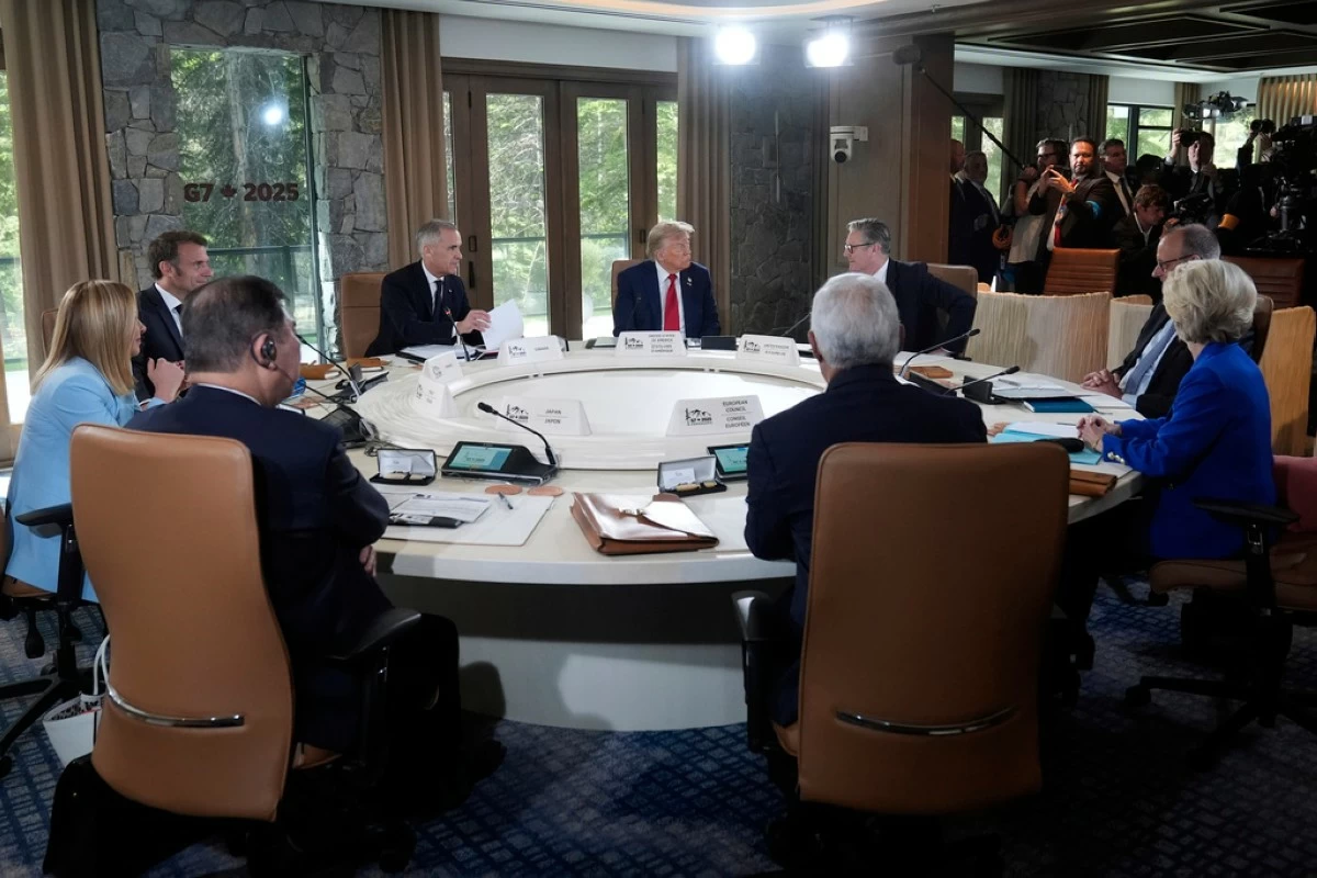 Italy's Prime Minister Giorgia Meloni, from left, France's President Emmanuel Macron, Canada's Prime Minister Mark Carney, President Donald Trump, Britain's Prime Minister Keir Starmer and Germany's Chancellor Friedrich Merz participate in a session of the G7 Summit, Monday, June 16, 2025, in Kananaskis, Canada. (AP Photo/Mark Schiefelbein)