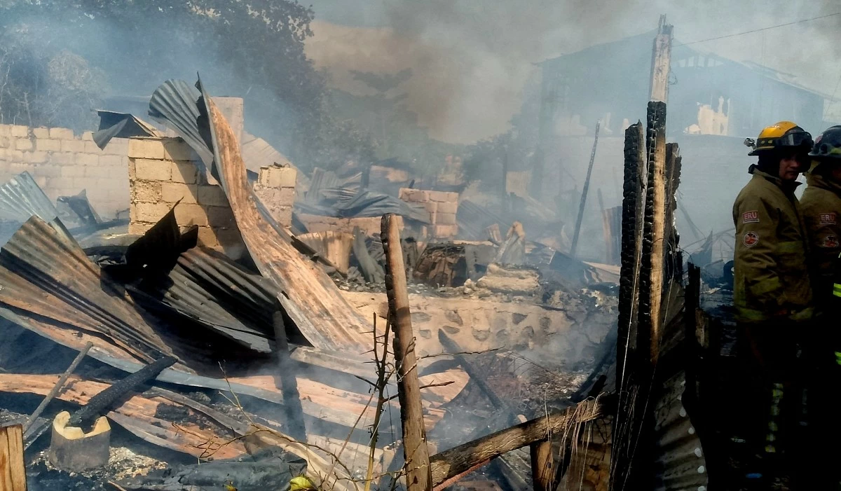 The fire in  Barangay Bambang, Taguig on June 17 (Photo from Baluarte Fire and Rescue Volunteer page on Facebook)