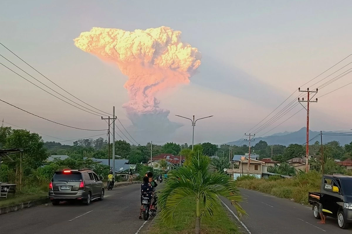 People watch as Mount Lewotobi Laki-Laki spews volcanic materials into the air during an eruption, in Maumere, Indonesia, Tuesday, June 17, 2025. (AP Photo)