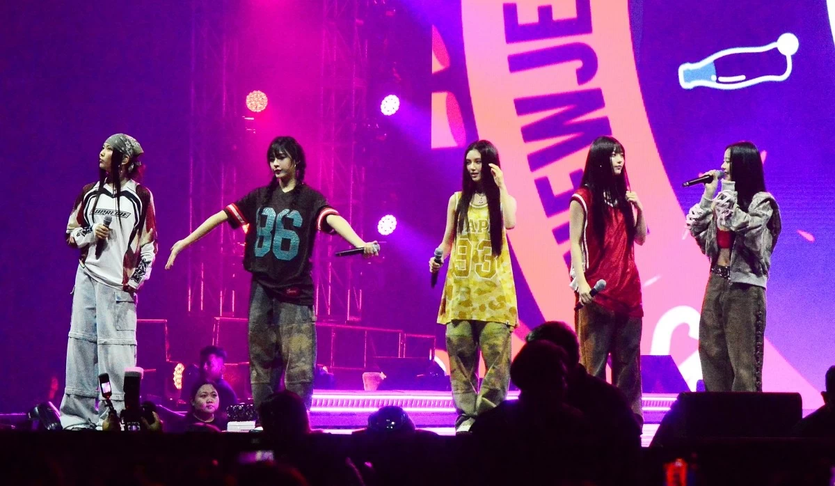 NewJeans performing in Manila in September last year (Jonathan Hicap)