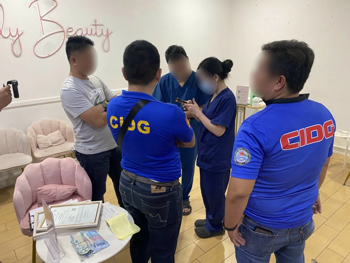 CIDG operatives arrest two alleged fake Vietnamese doctors in an entrapment operation in Makati City on June 16, 2025. (photo: CIDG)