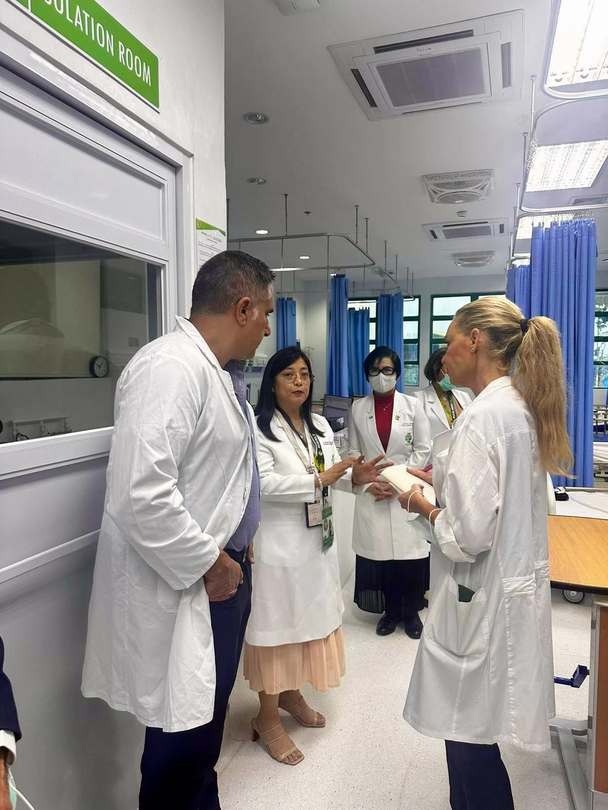 Dr. Ronit and Dr Ran in a guided tour of the hospital