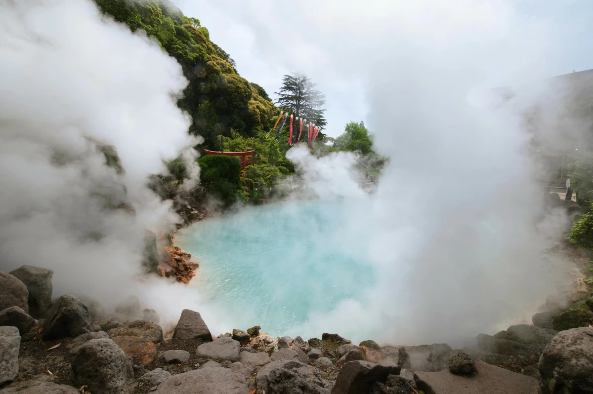 ALL NATURAL Water in an onsen is hot due to the water undergoing a geothermal heating process.
