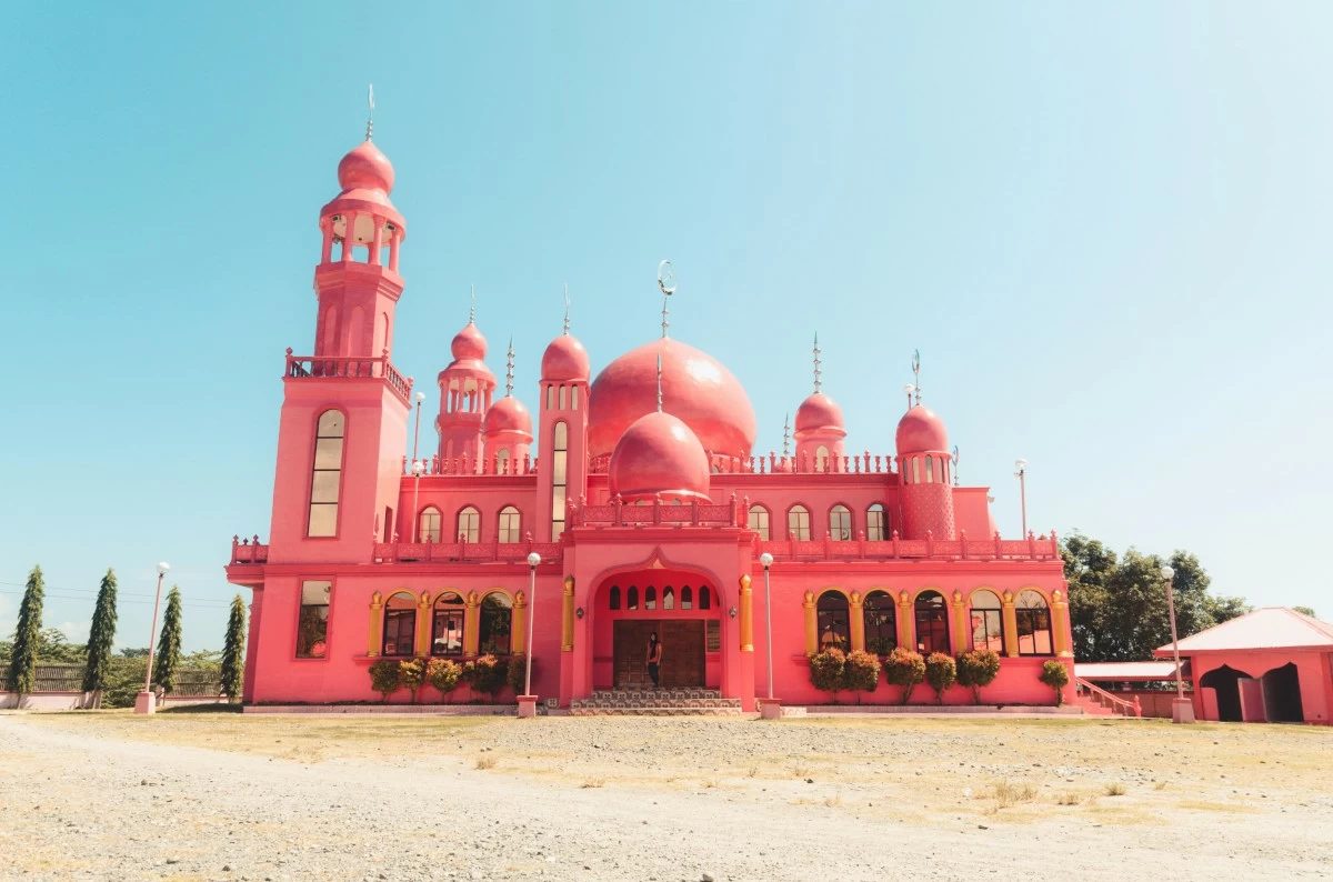 WHAT A SIGHT Dmaukom Mosque in Maguindanao stands out for its pink facade, which symbolizes peace and love.