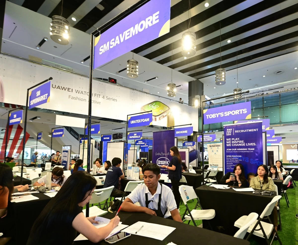 Job seekers connect with leading retailers and logistics providers offering roles in merchandising, warehousing, and frontline retail.