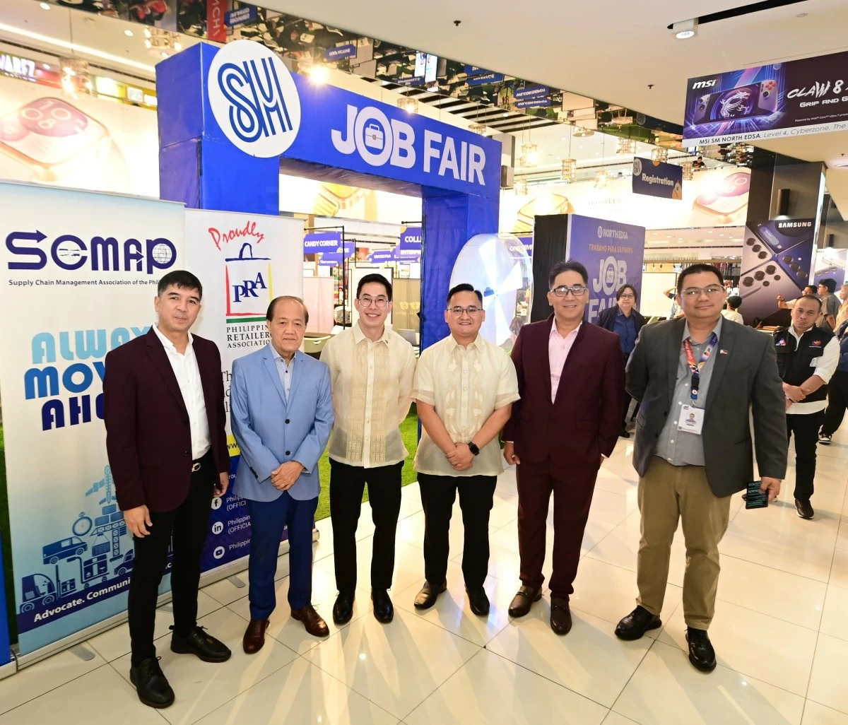 In photo: SM Supermalls Assistant Vice President for Job Fairs Royce Cabunag, Philippine Retailers Association (PRA) President Roberto Claudio Sr., and Department of Trade and Industry (DTI) Assistant Secretary Engelbert Chua at the launch of the two-day Section G: Job Blueprint for the Wholesale and Retail Trade Sector job fair at SM North EDSA.