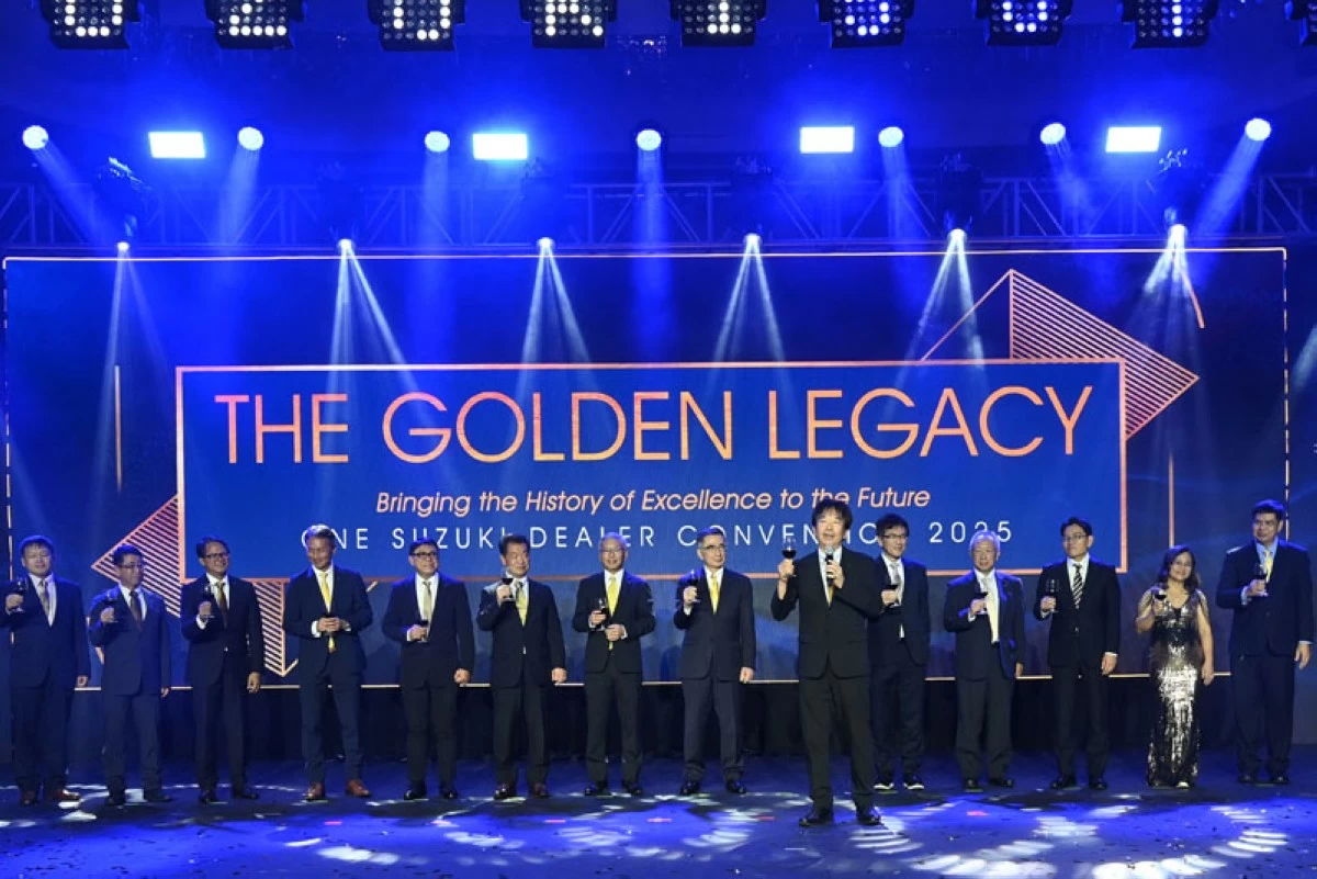 From left: SPH Manufacturing and Engineering Director, Shinya Sano; SPH Marine and After Sales General Manager, Yukio Sato; Motorcycle Sales and Marketing Division Head, Joey Salavarria; SMC Division Manager, Motorcycle Marketing and Product Planning Division, Akira Kyugi; SPH Managing Director, Norminio Mojica; SMC Managing Officer, Executive General Manager for Motorcycle Operations, Takashi Ise; SPH President, Koichiro Hirao; SMC President and Representative Director, Toshihiro Suzuki; (front) SMC Managing Officer, Executive General Manager for Automobile Marketing- Asia, Latin America and Oceania, Masafumi Harano; SMC Division Manager, Automobile Marketing- Asia, Latin America and Oceania, Motohiro Atsumi; and Managing Officer, Executive General Manager for Marine Operations, Shuichi Mishima; SPH Automobile Director and General Manager, Norihide Takei; SPH Finance and Admin General Manager, Catherine Magtibay; and Manufacturing and Engineering General Manager, Noli Silvestre.