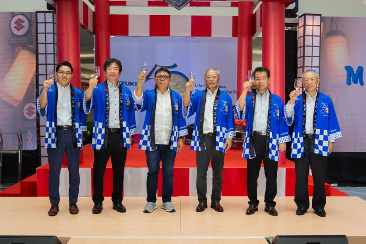 From left: SPH Automobile Director and General Manager, Norihide Takei; SMC Managing Officer, Executive General Manager for Automobile Marketing - Asia, Latin America and Oceania, Masafumi Harano; SPH Managing Director, Norminio Mojica; SPH President, Koichiro Hirao; SMC Managing Officer, Executive General Manager for Motorcycle Operations, Takashi Ise; Managing Officer, Executive General Manager for Marine Operations, Shuichi Mishima.