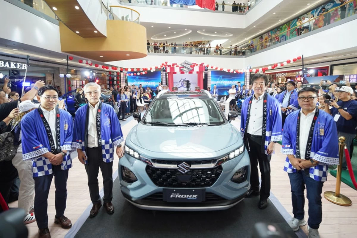 From left: SPH Automobile Director and General Manager Norihide Takei, SPH President Koichiro Hirao, SMC Managing Officer, Executive General Manager for Automobile Marketing - Asia, Latin America and Oceania, Masafumi Harano, and SPH Managing Director Norminio Mojica with the Suzuki Fronx Hybrid.
